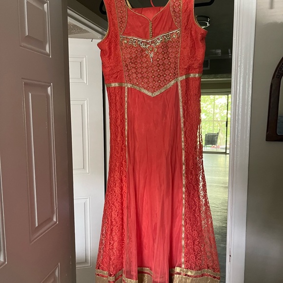 Beautiful Coral and Gold Saree from India. - Picture 2 of 10